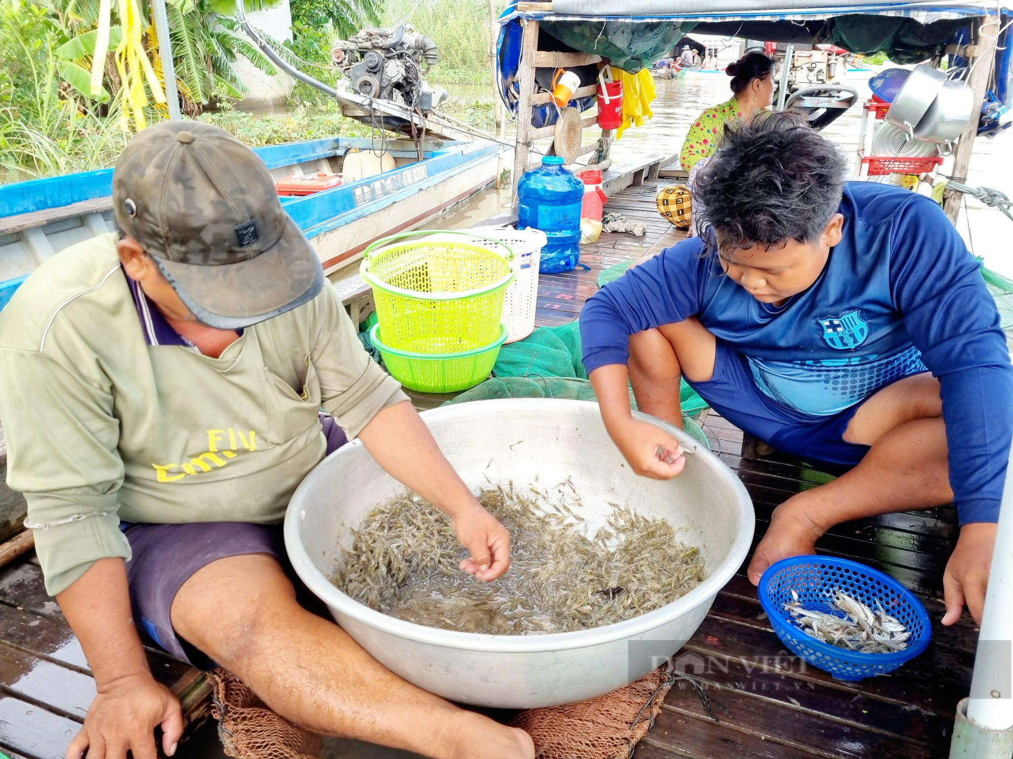 Phóng sự ảnh: Nhộn nhịp chợ giữa đồng vào mùa nước nổi nơi đầu nguồn biên giới An Giang - Ảnh 16.