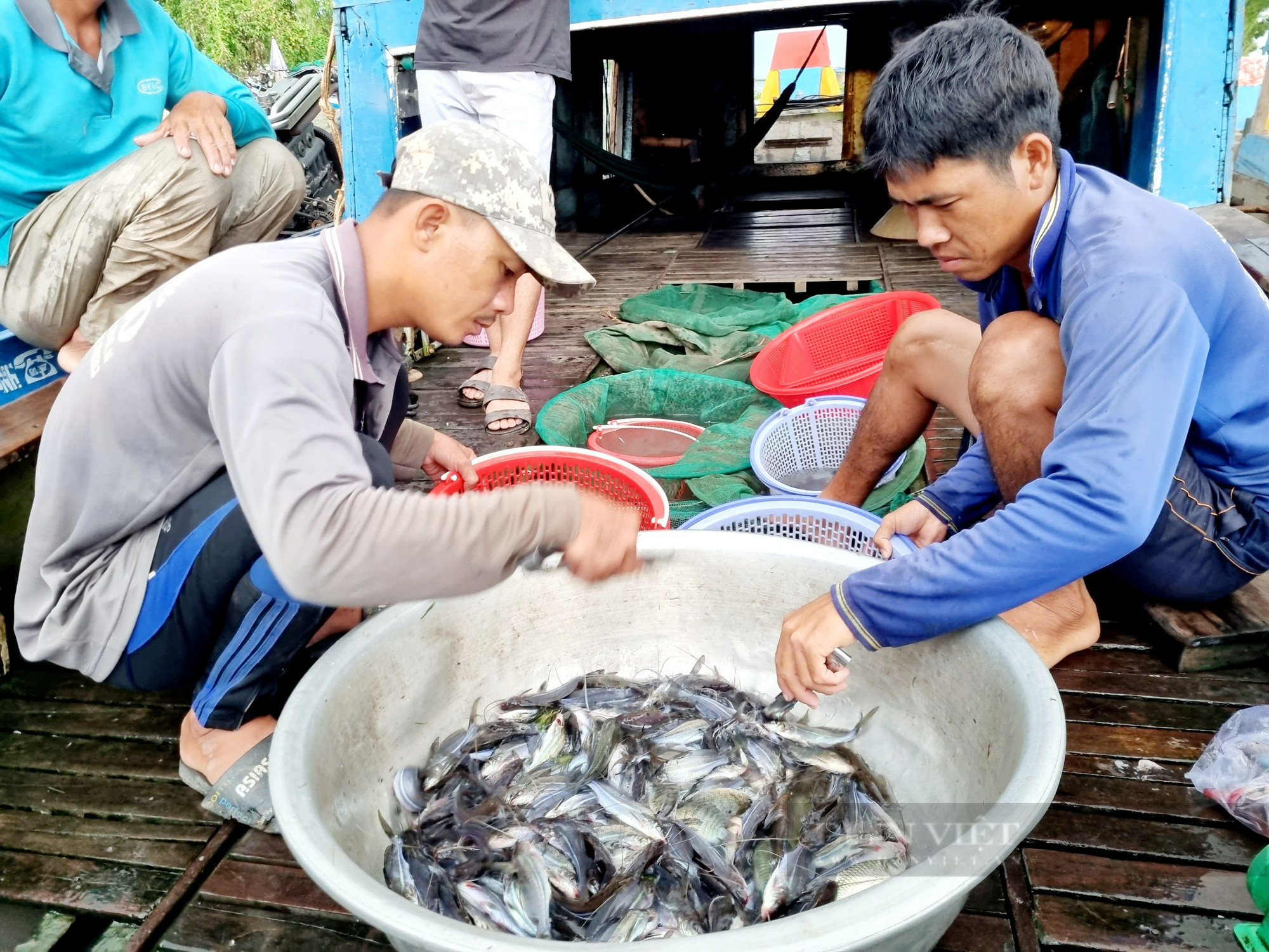 Phóng sự ảnh: Nhộn nhịp chợ giữa đồng vào mùa nước nổi nơi đầu nguồn biên giới An Giang - Ảnh 7.