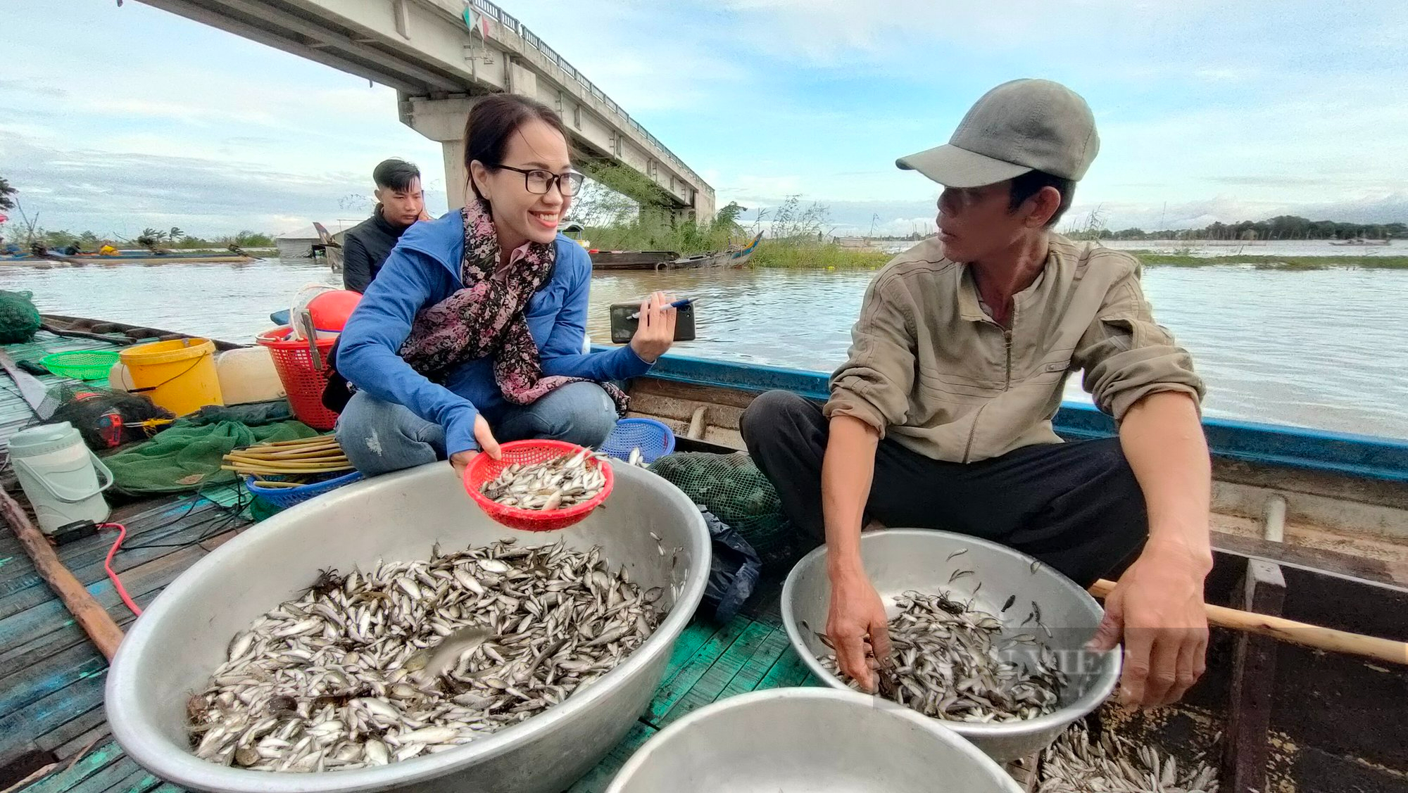 Phóng sự ảnh: Nhộn nhịp chợ giữa đồng vào mùa nước nổi nơi đầu nguồn biên giới An Giang - Ảnh 11.