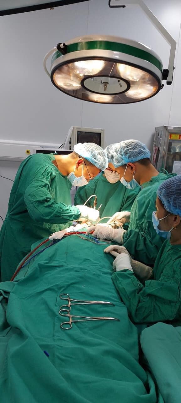 BVĐK Sơn La: Đưa vào sử dụng hệ thống máy hiện đại phục vụ công tác gây mê - phẫu thuật - Ảnh 1.