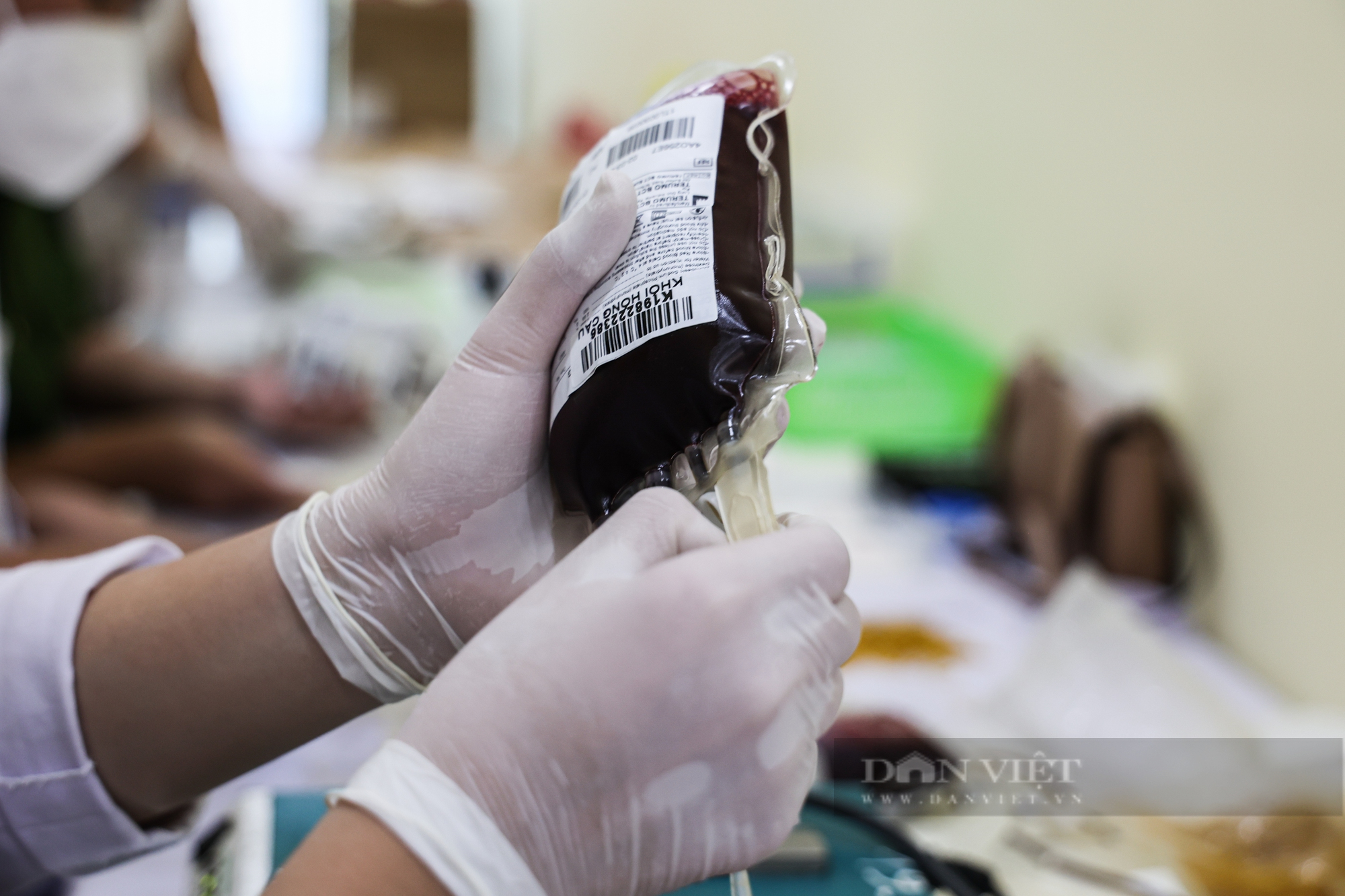 Hơn 3.000 chiến sĩ công an Thủ đô tham gia hiến máu tại &quot;Hành trình giọt máu nghĩa tình năm 2022&quot; - Ảnh 7.