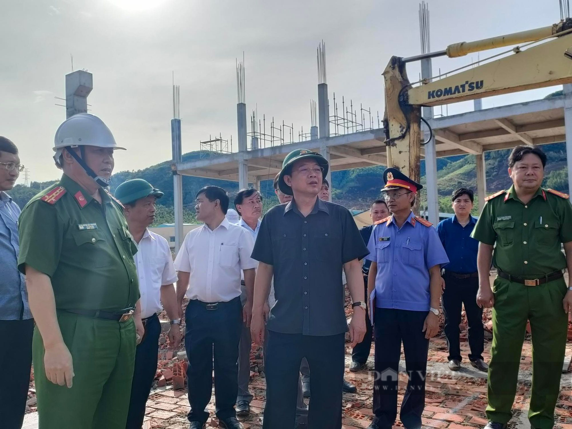 Hiện trường &quot;khó tin&quot; làm 5 người tử vong, trụ bê tông gãy trơ gốc, loạt trụ khác... gãy ngang thân - Ảnh 6.