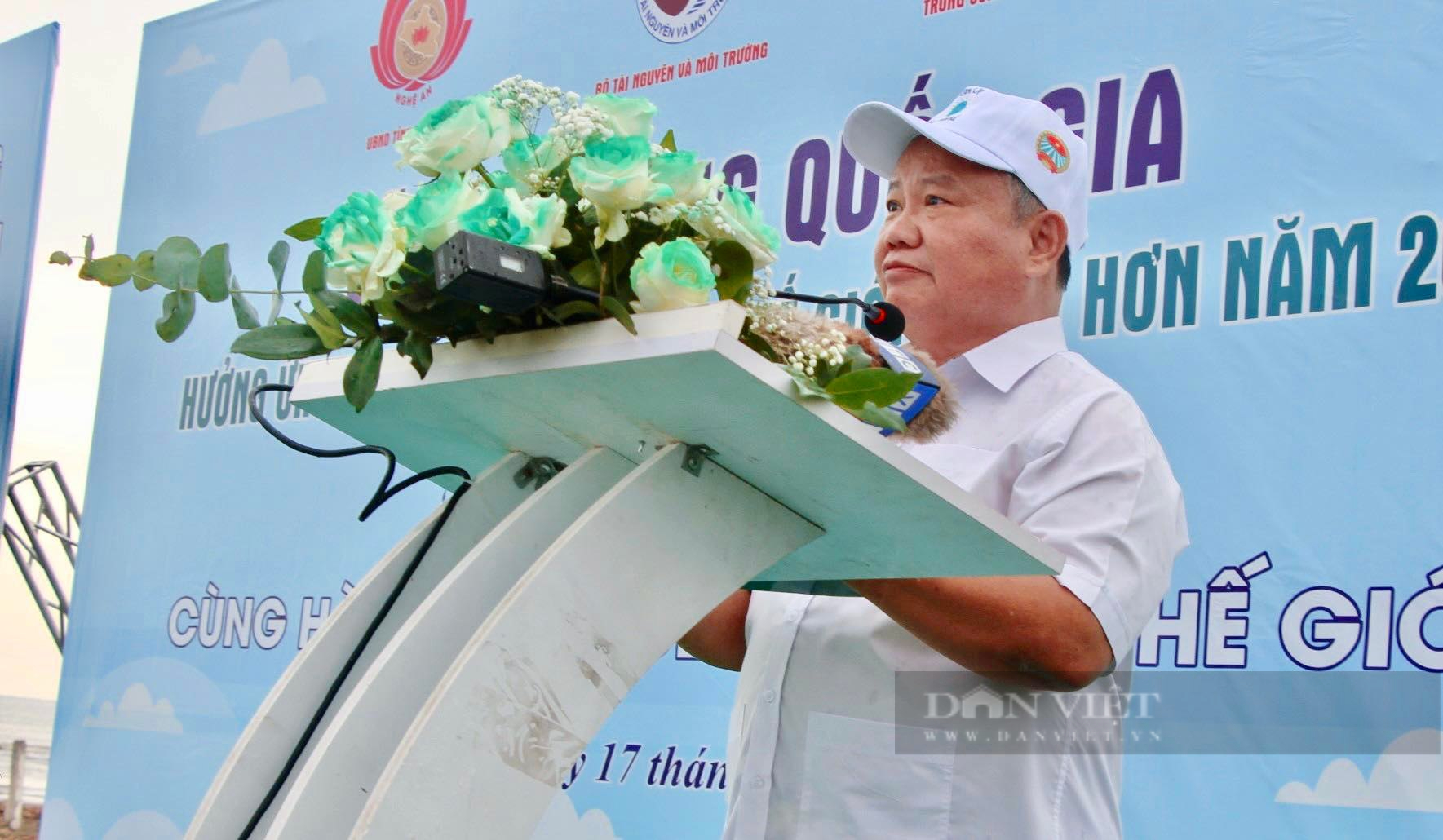 Hàng trăm nông dân Nghệ An ra quân làm sạch bãi biển trong ngày Cùng hành động để thế giới sạch hơn  - Ảnh 2.