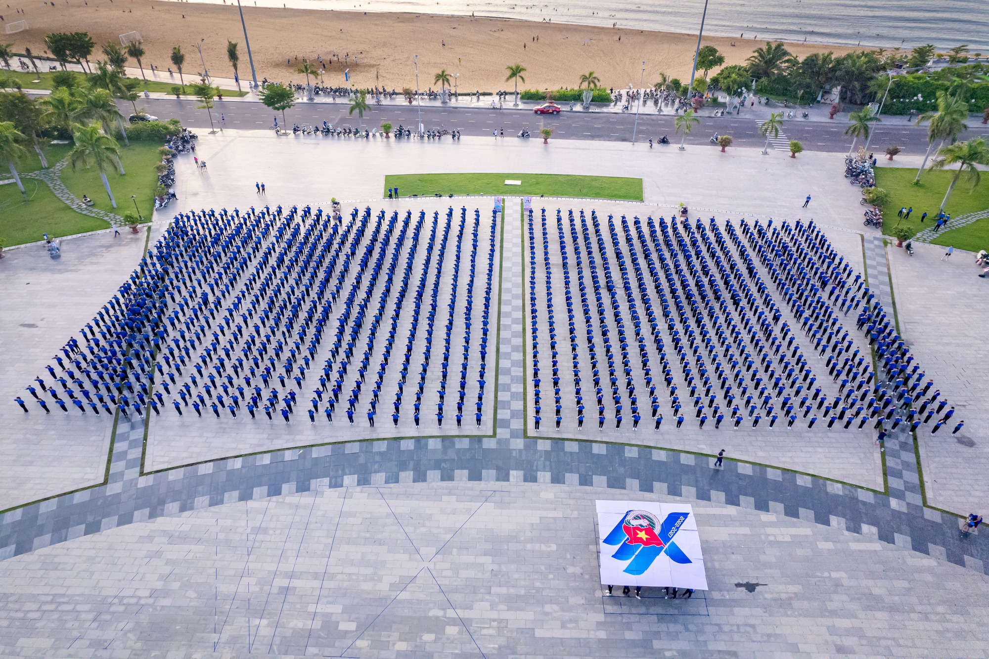 Khoảnh khắc ấn tượng 2.000 người ở Bình Định đồng diễn chào mừng đại hội Đoàn - Ảnh 10.