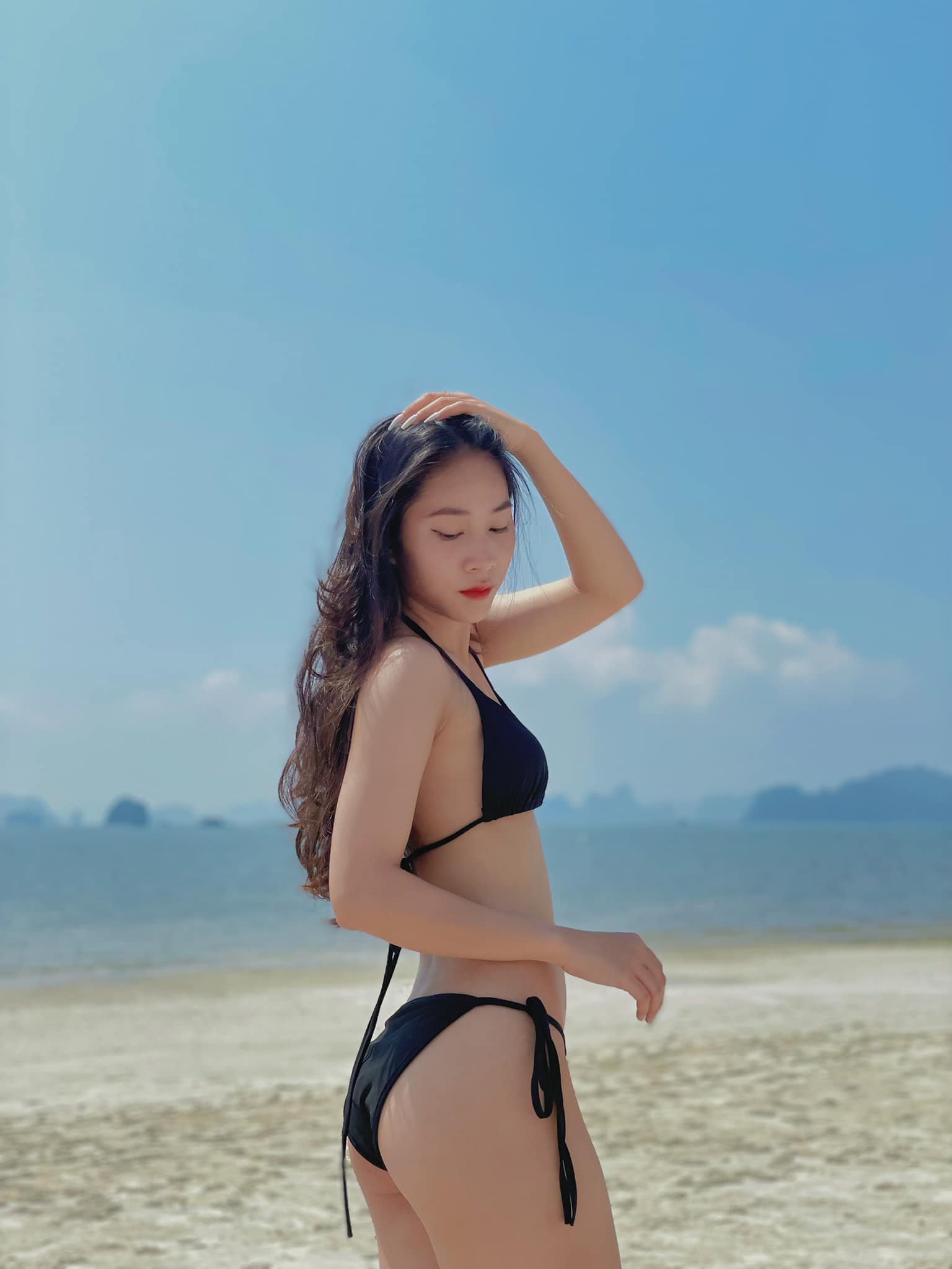 Đội trưởng U18 nữ Việt Nam mặc bikini, khoe dáng nuột nà như người mẫu - Ảnh 10.