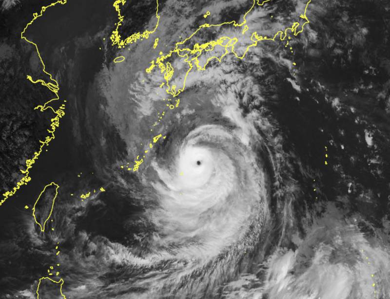 Nhật Bản gồng mình chuẩn bị hứng siêu bão mạnh nhất trong nhiều thập kỷ  - Ảnh 1.