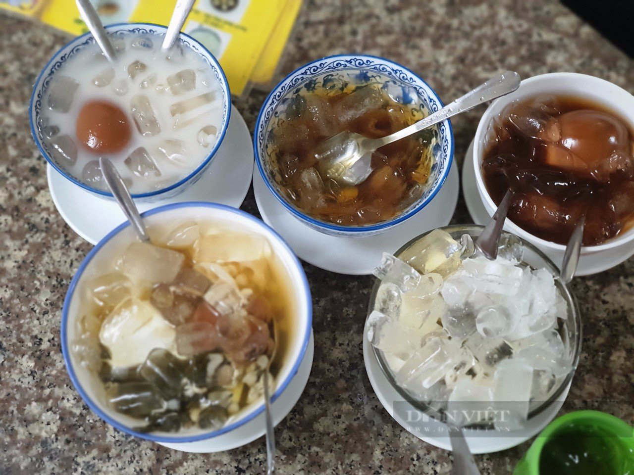Sài Gòn quán: Tiệm đồ ngọt Tường Phong khu người Hoa, bán gần 50 món với đậu hủ dừa khách mê mẩn - Ảnh 6.