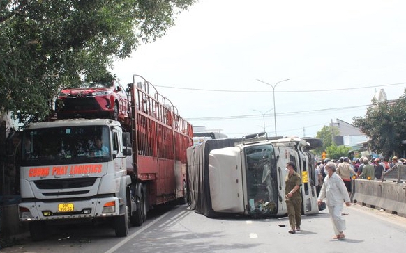 Bình Thuận: Xe tải tông hàng loạt xe máy, 2 người tử vong tại chỗ, 1 người bị thương nặng