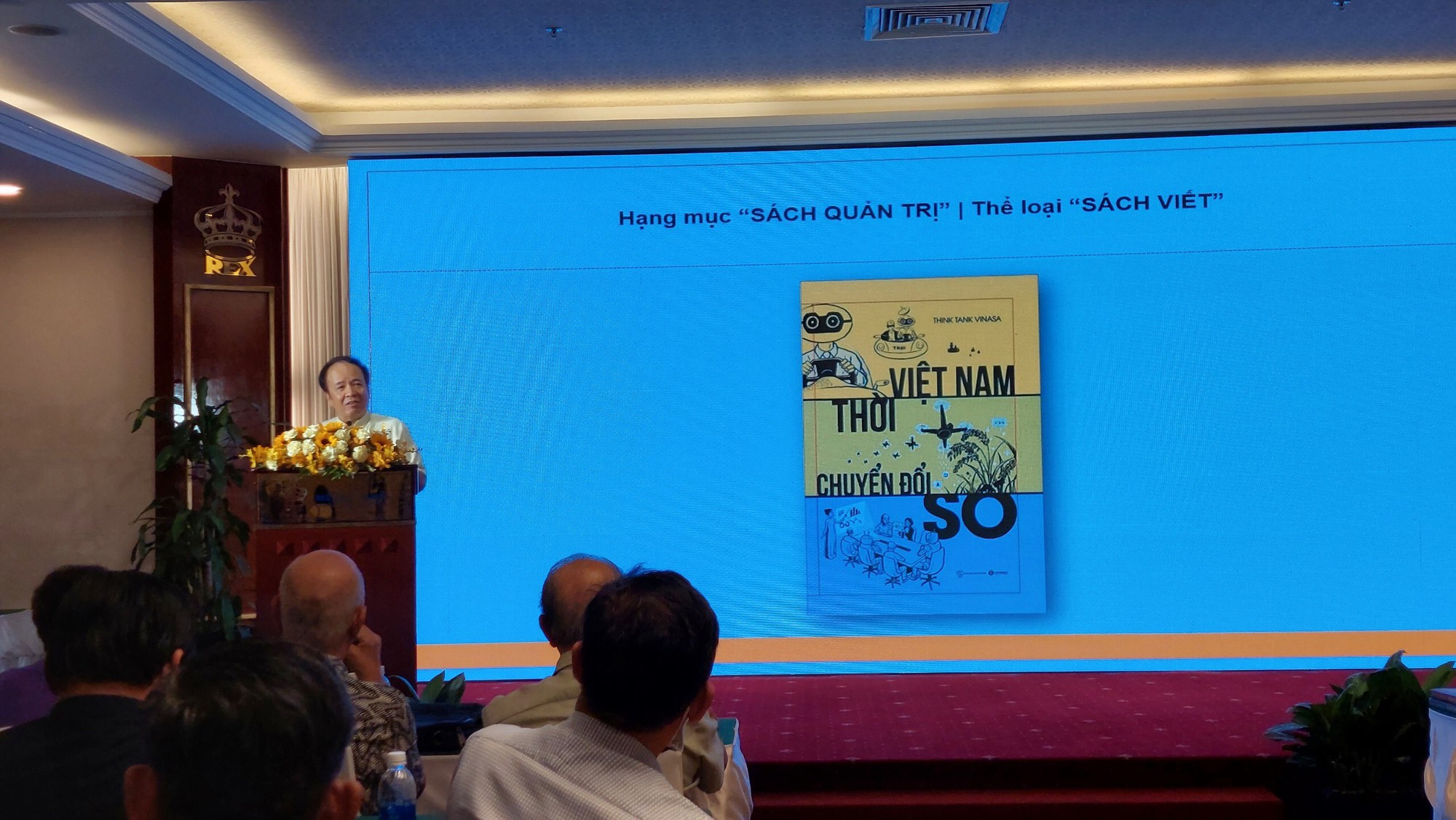 Tác phẩm của Trần Dần và Ocean Vương nhận giải Sách hay 2022 - Ảnh 2.