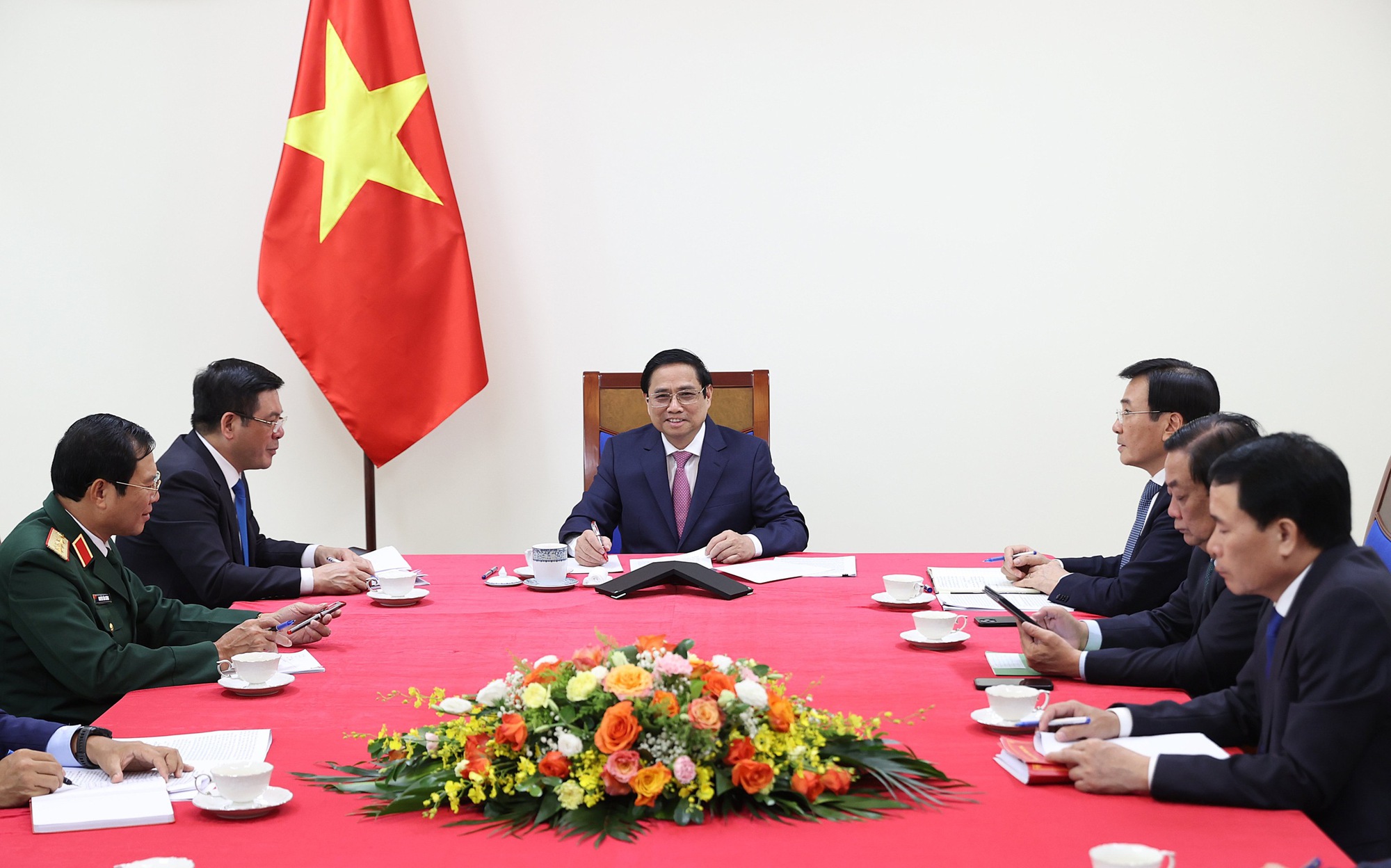 Thủ tướng Phạm Minh Chính điện đàm với Thủ tướng Trung Quốc Lý Khắc Cường - Ảnh 1.