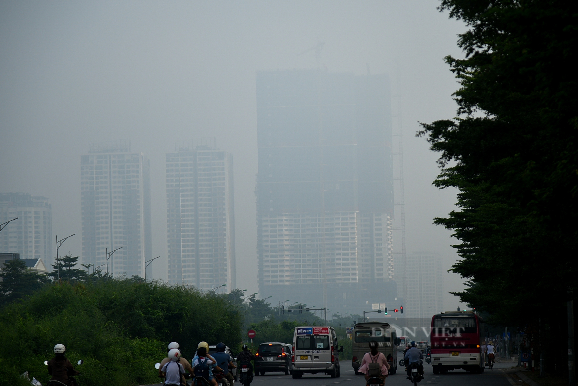 Hà Nội mức độ ô nhiễm không khí cao, sương mù bao trùm cả thành phố - Ảnh 5.