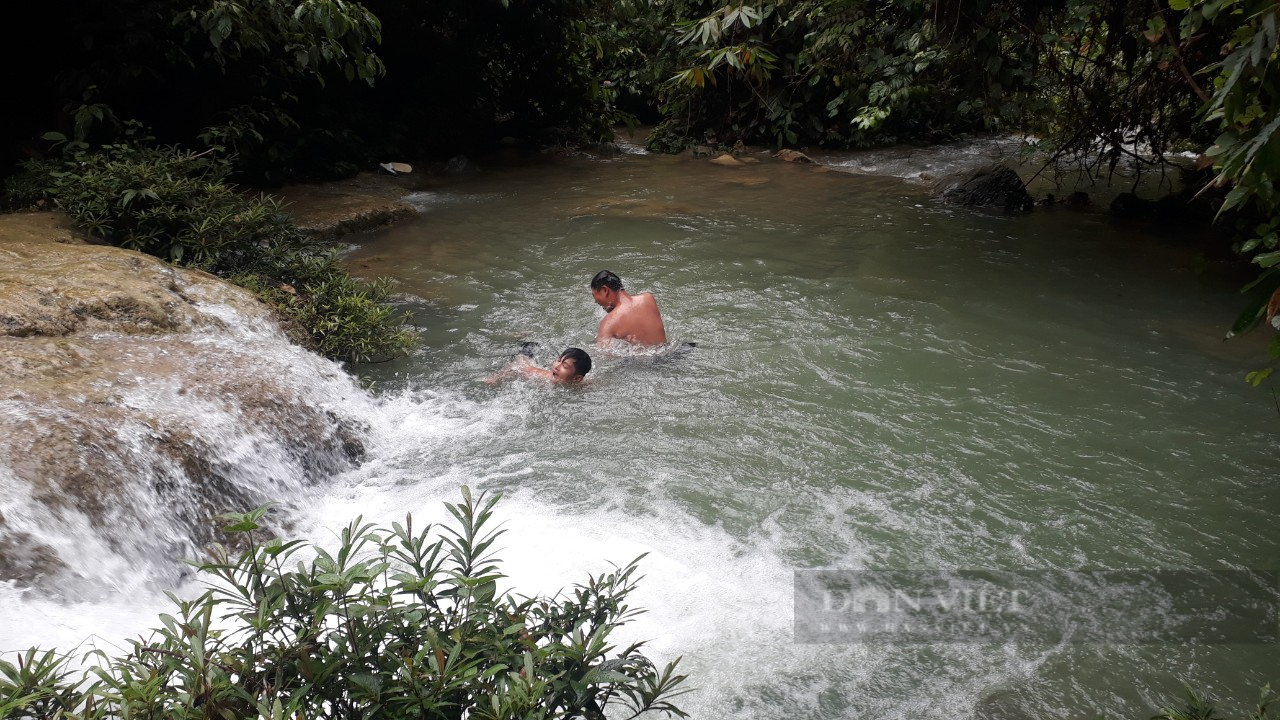 Thái Nguyên: Về Văn Lăng cùng đồng bào trải nghiệm leo rừng, lội suối và tắm thác mát lịm - Ảnh 5.