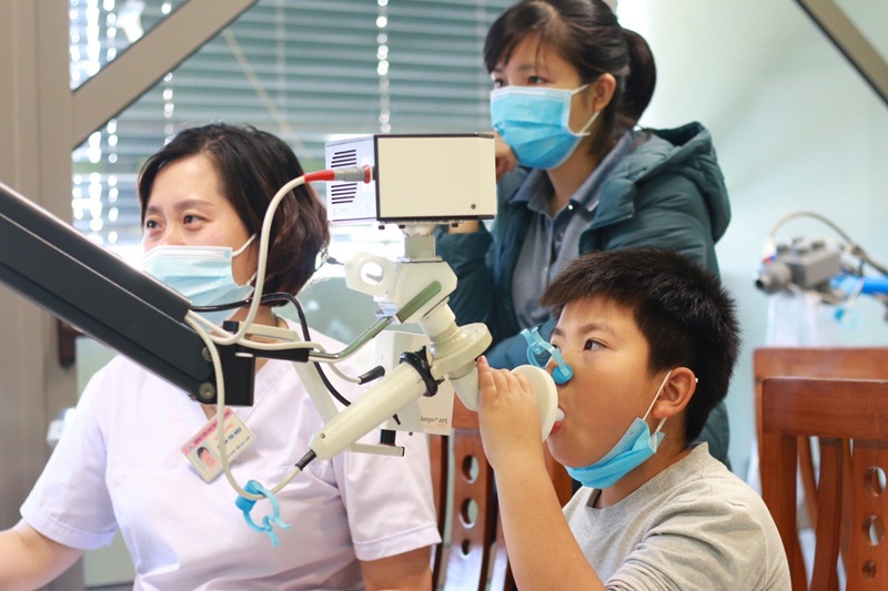 Nhiều học sinh đi khám chữa bệnh được Quỹ BHYT chi trả hàng tỷ đồng - Ảnh 2.