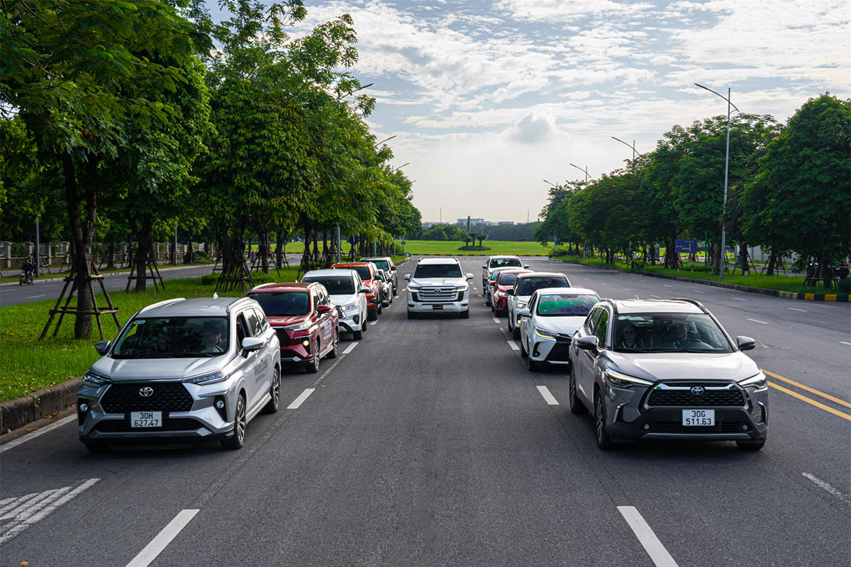 Toyota Corolla Cross, Veloz Cross cùng loạt xe Toyota &quot;hot&quot; xuống phố - Ảnh 3.