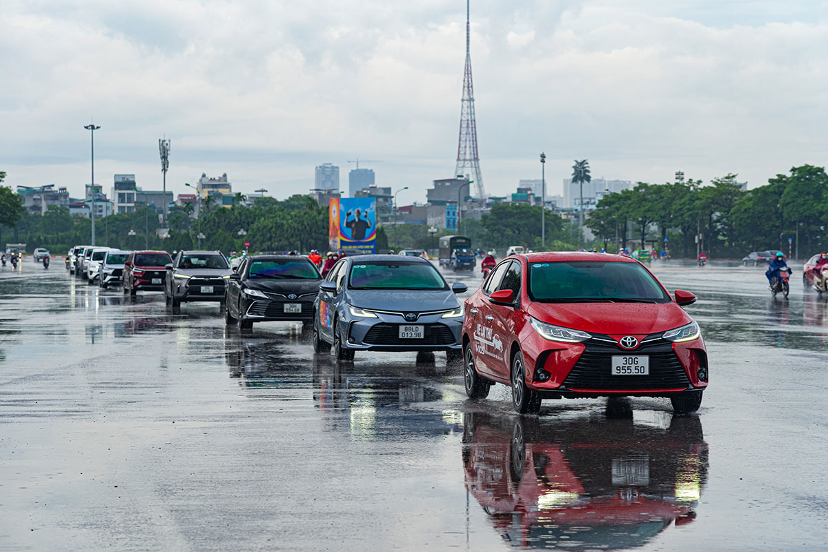 Toyota Corolla Cross, Veloz Cross cùng loạt xe Toyota &quot;hot&quot; xuống phố - Ảnh 2.