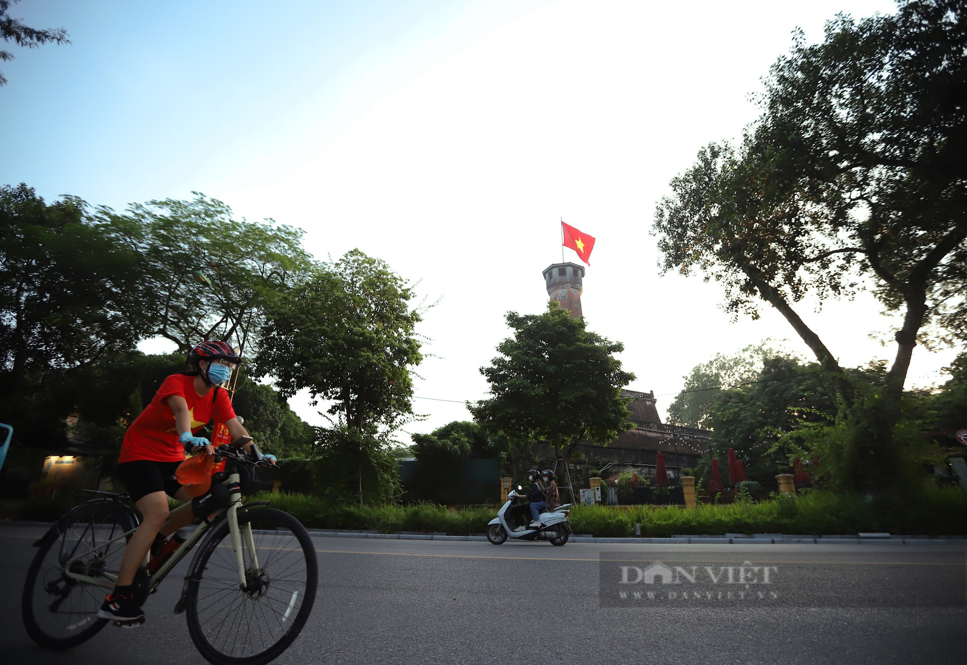 Hình ảnh bình dị trên đường phố Hà Nội trong ngày Quốc khánh 2/9 - Ảnh 1.