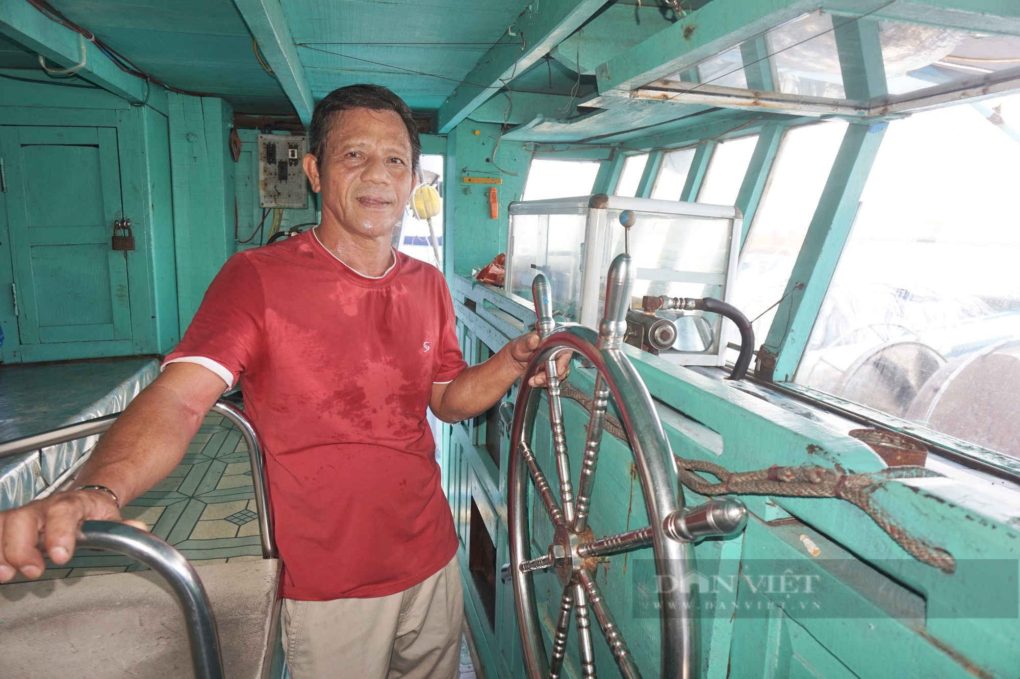 Đà Nẵng: Hơn 40 năm gắn bó với Hoàng Sa, một ngư dân đã trở thành Nông dân xuất sắc Việt Nam 2022 - Ảnh 1.