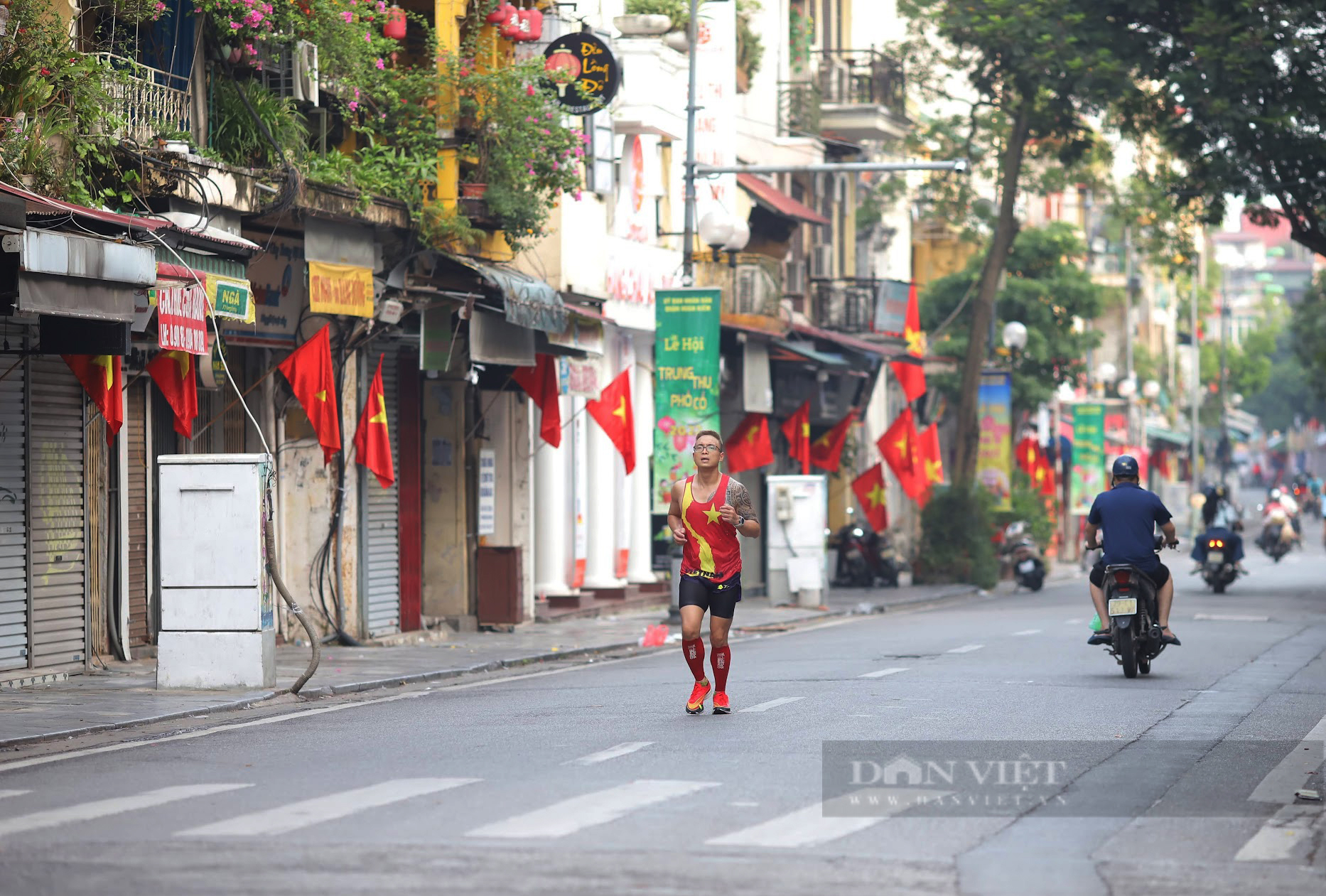 Hình ảnh bình dị trên đường phố Hà Nội trong ngày Quốc khánh 2/9 - Ảnh 3.