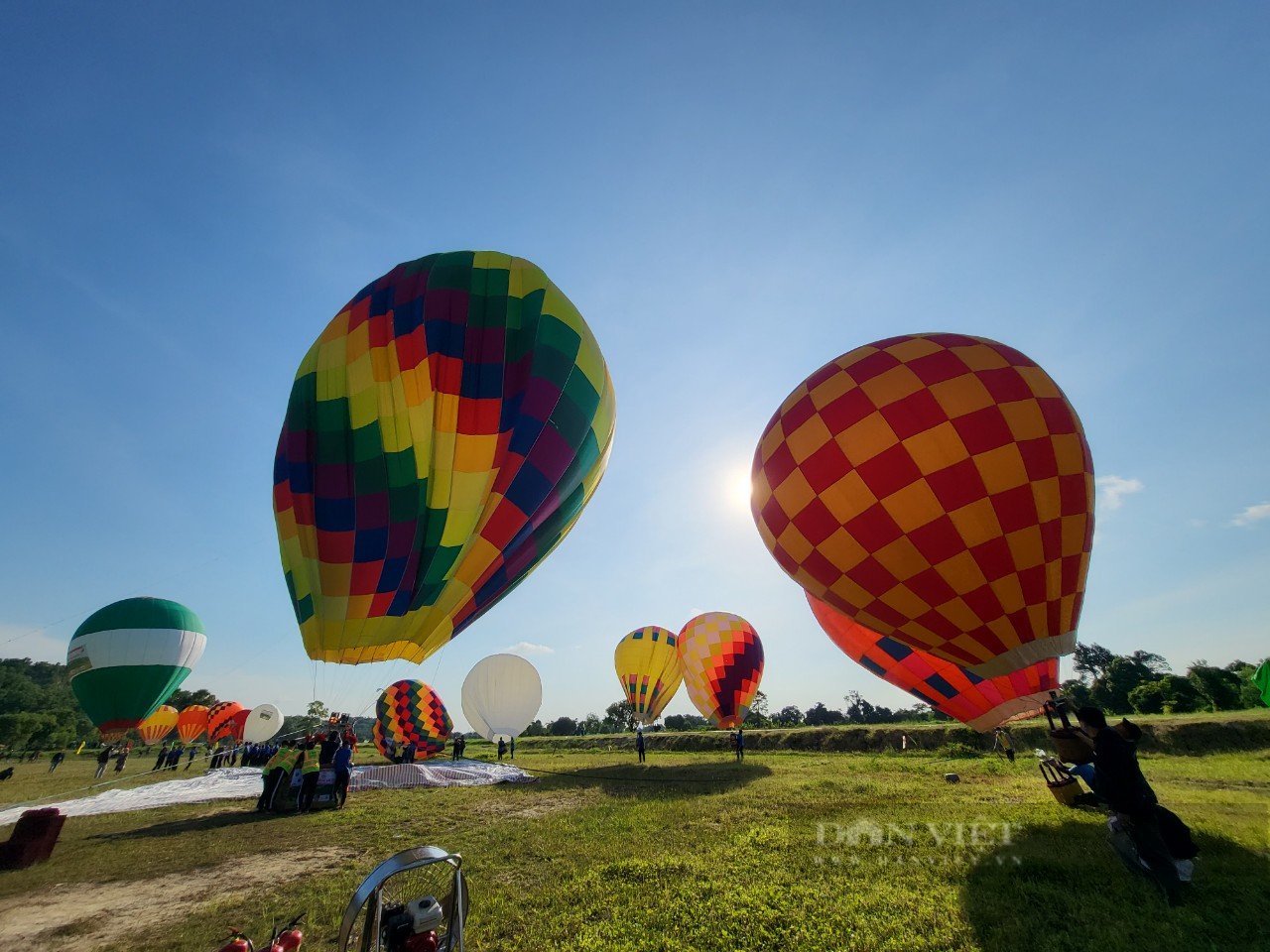 An Giang: Hàng chục nghìn người đổ xô về Lễ hội kinh khí cầu Tri Tôn năm 2022 - Ảnh 3.