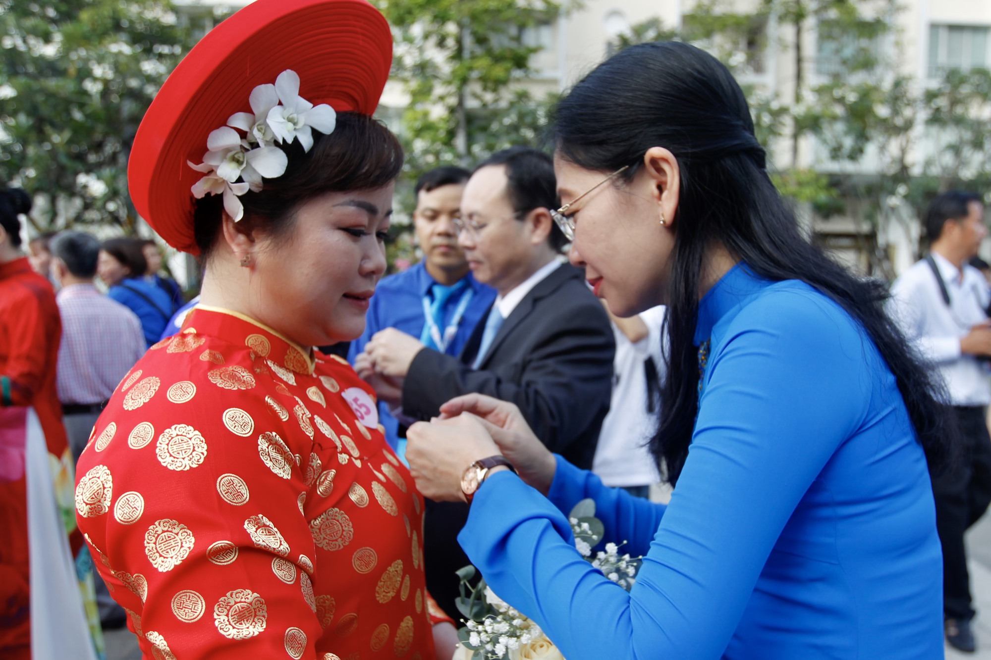 100 cặp đôi tham gia lễ cưới tập thể trong ngày Quốc khánh 2/9 - Ảnh 6.