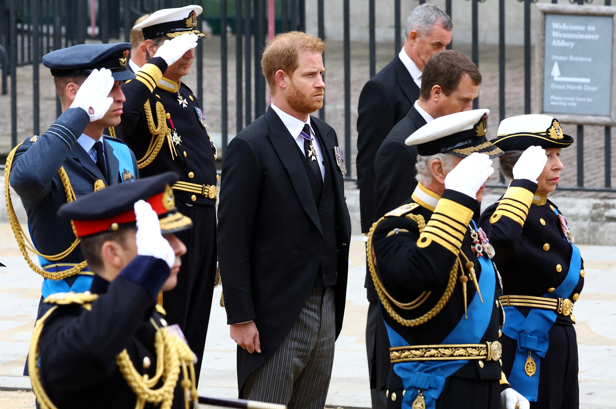 Những hình ảnh đáng nhớ trong lễ tang Nữ hoàng Elizabeth II - Ảnh 3.