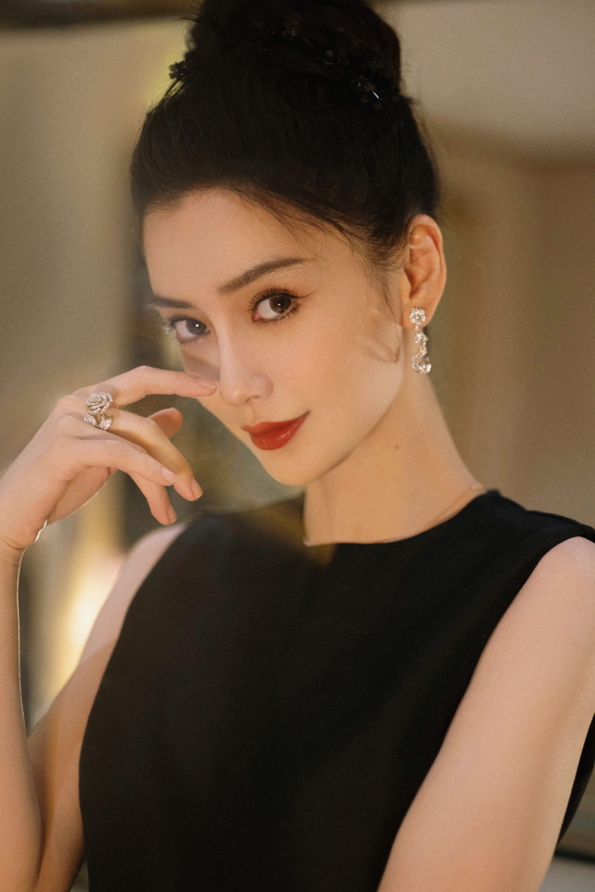 Angelababy bị chỉ trích vì lộ ảnh hút thuốc, không giữ lời hứa - Ảnh 4.