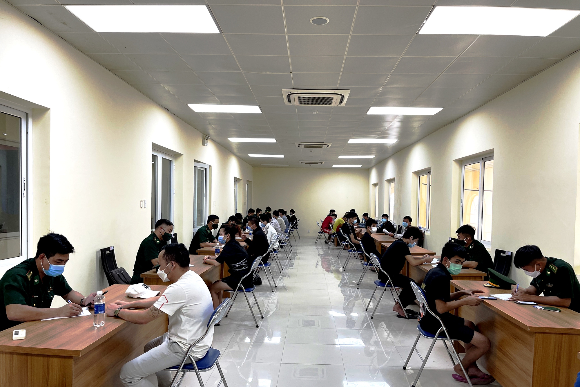 Bộ đội Biên phòng An Giang tiếp nhận 44 công dân từ Campuchia   - Ảnh 3.