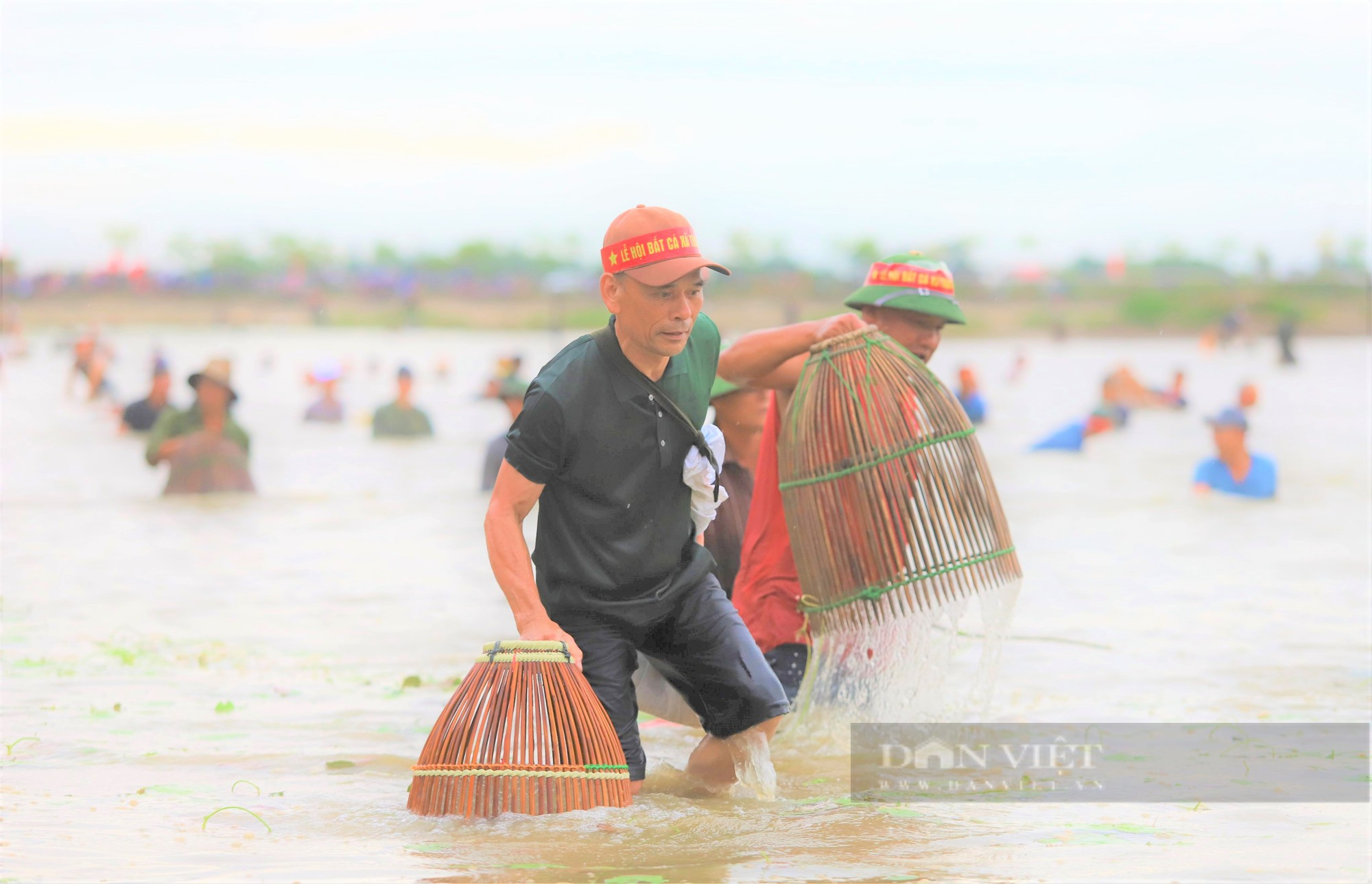 Náo nức nhớ lại ngày hội đánh cá của làng - Ảnh 3.