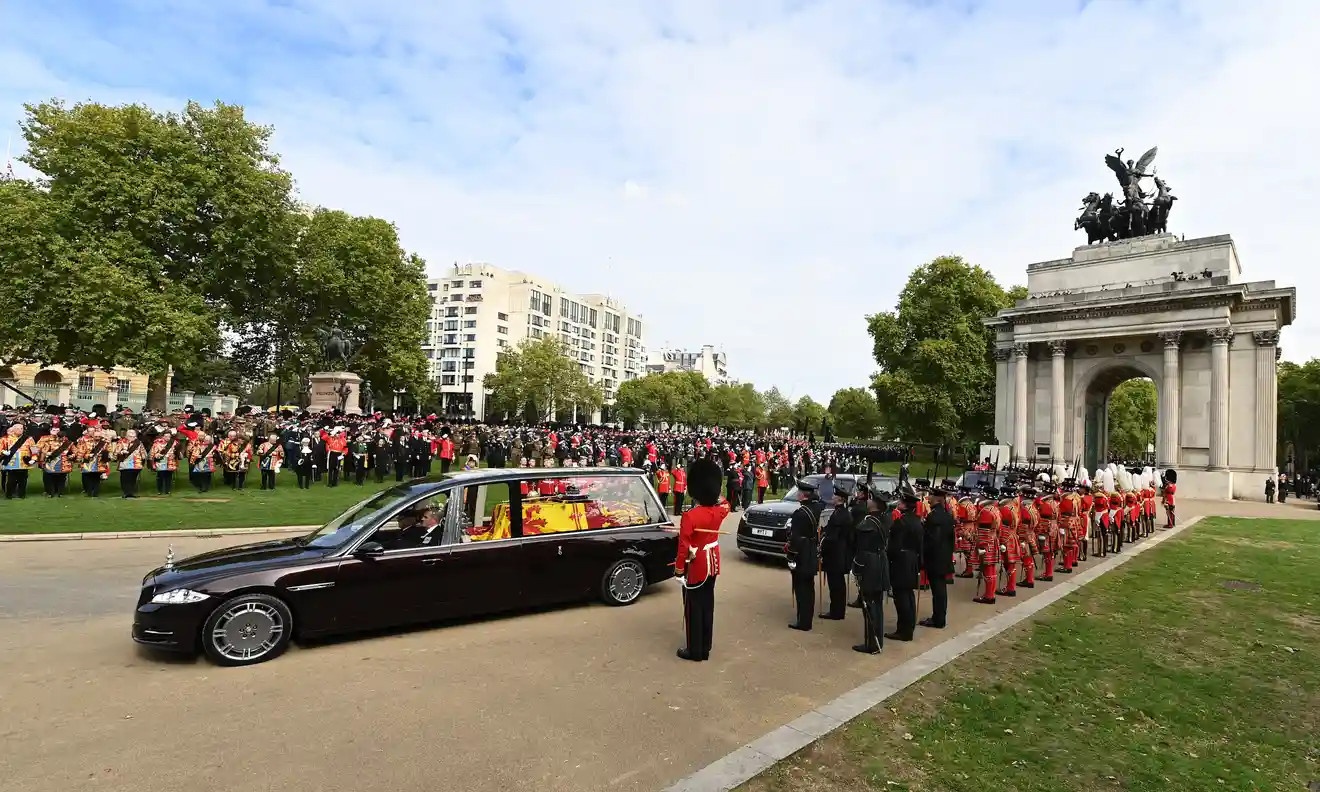 Những hình ảnh đáng nhớ trong lễ tang Nữ hoàng Elizabeth II - Ảnh 14.