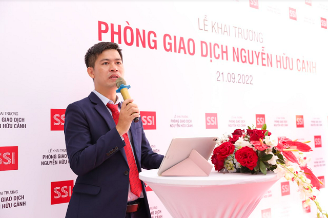 Chứng khoán SSI khai trương phòng giao dịch Nguyễn Hữu Cảnh - Ảnh 2.