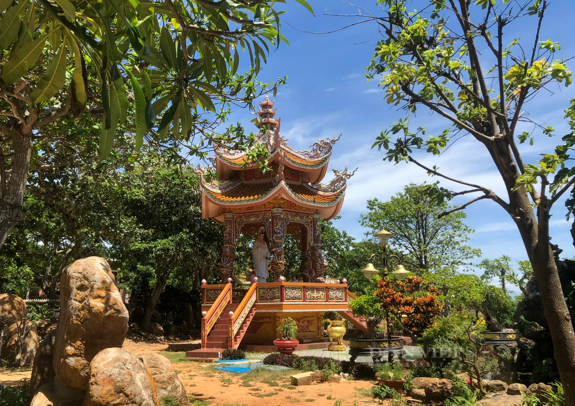Chùa Linh Quang gần 300 tuổi là&quot;mái nhà&quot; của người dân trên đảo Phú Quý (Bình Thuận) - Ảnh 2.