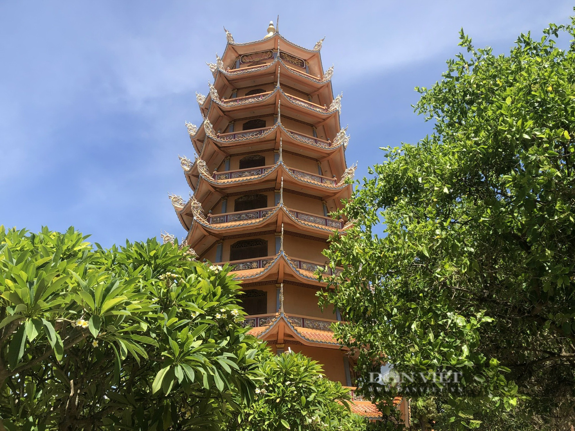 Chùa Linh Quang gần 300 tuổi là&quot;mái nhà&quot; của người dân trên đảo Phú Quý (Bình Thuận) - Ảnh 1.