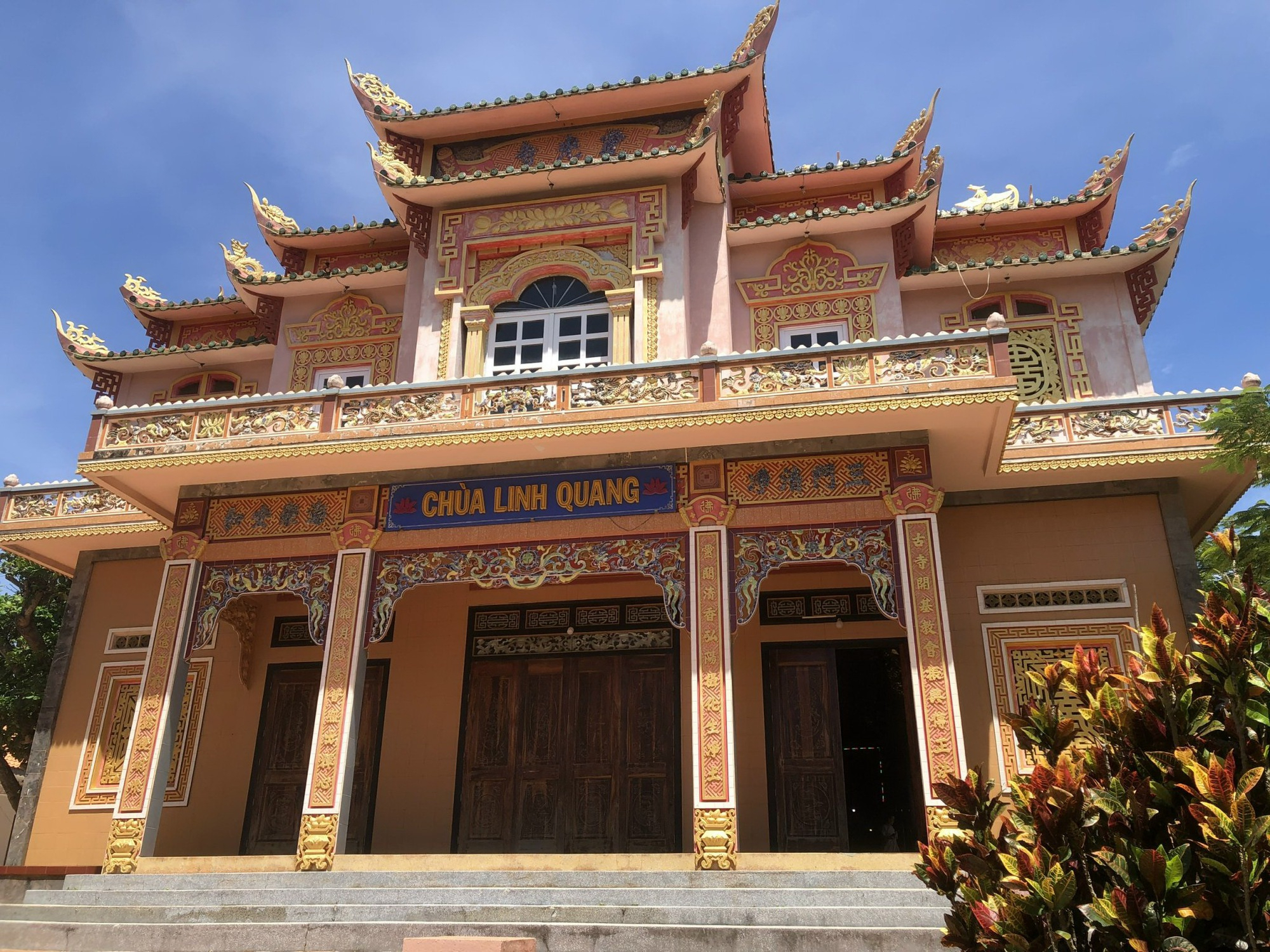 Chùa Linh Quang gần 300 tuổi là&quot;mái nhà&quot; của người dân trên đảo Phú Quý (Bình Thuận) - Ảnh 3.