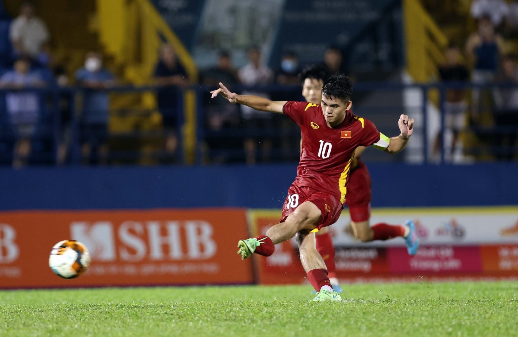 Clip: Văn Khang dễ dàng lập công, nâng tỷ số lên 4-0 cho ĐT Việt Nam - Ảnh 1.