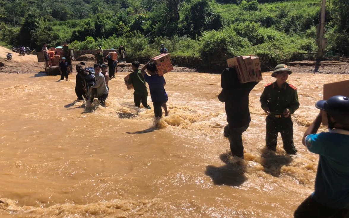 Mưa lũ kinh hoàng khiến một huyện miền núi ở Nghệ An thiệt hại cả 100 tỷ đồng