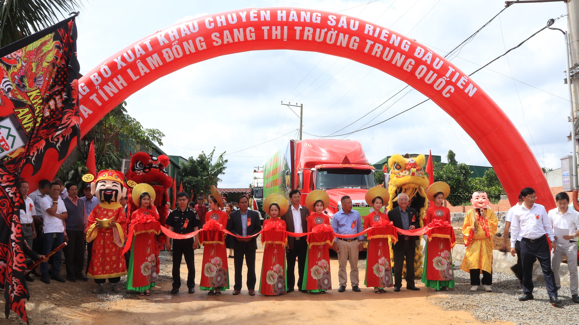 Lâm Đồng xuất khẩu sầu riêng chính ngạch sang Trung Quốc lần đầu tiên trên 70 tấn - Ảnh 1.