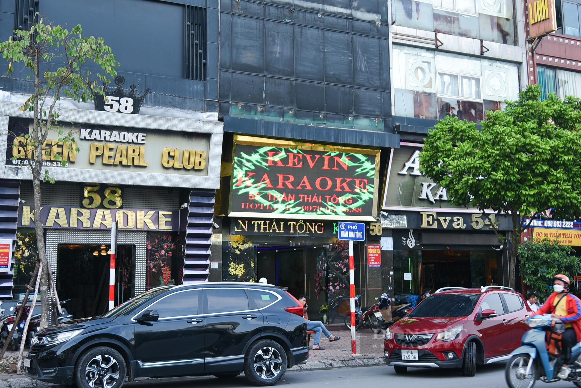 Sau hàng loạt vụ cháy, nhiều quán karaoke ở Hà Nội rơi vào tình trạng ế khách - Ảnh 2.