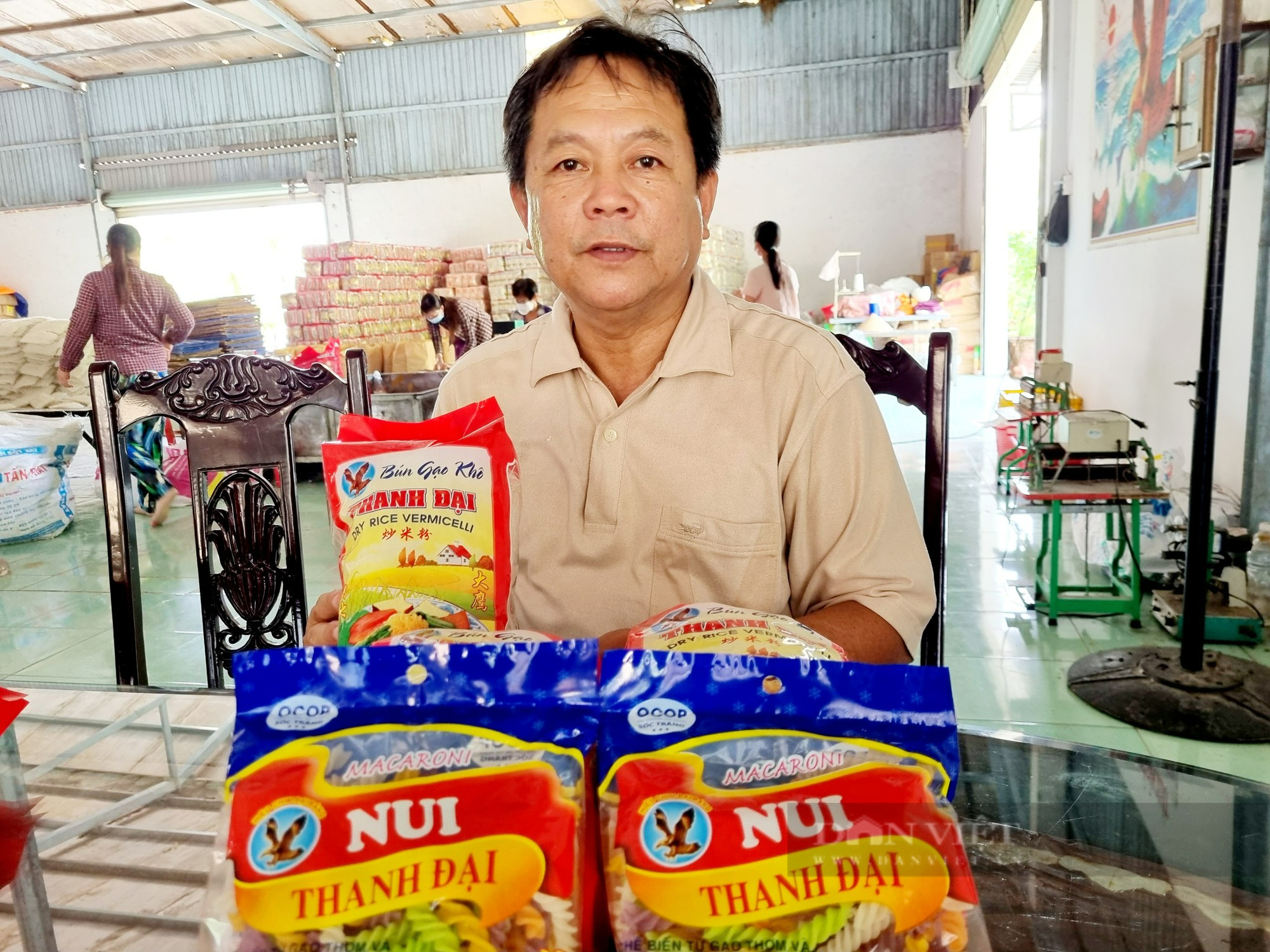 Ông chủ cơ sở bún khô, mì nui tỉnh Sóc Trăng được bình chọn là Nông dân Việt Nam xuất sắc 2022 - Ảnh 2.