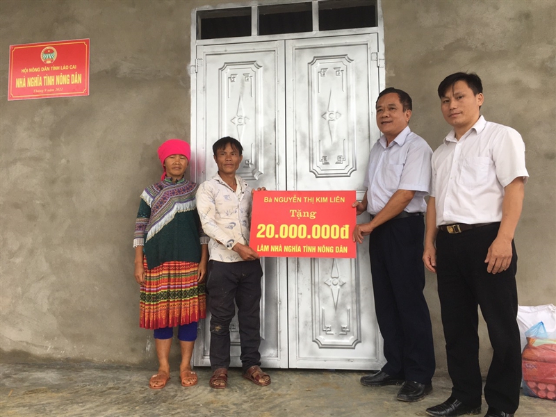 Hội Nông dân tỉnh Lào Cai bàn giao nhà “Nghĩa tình nông dân” cho hội viên nghèo - Ảnh 2.