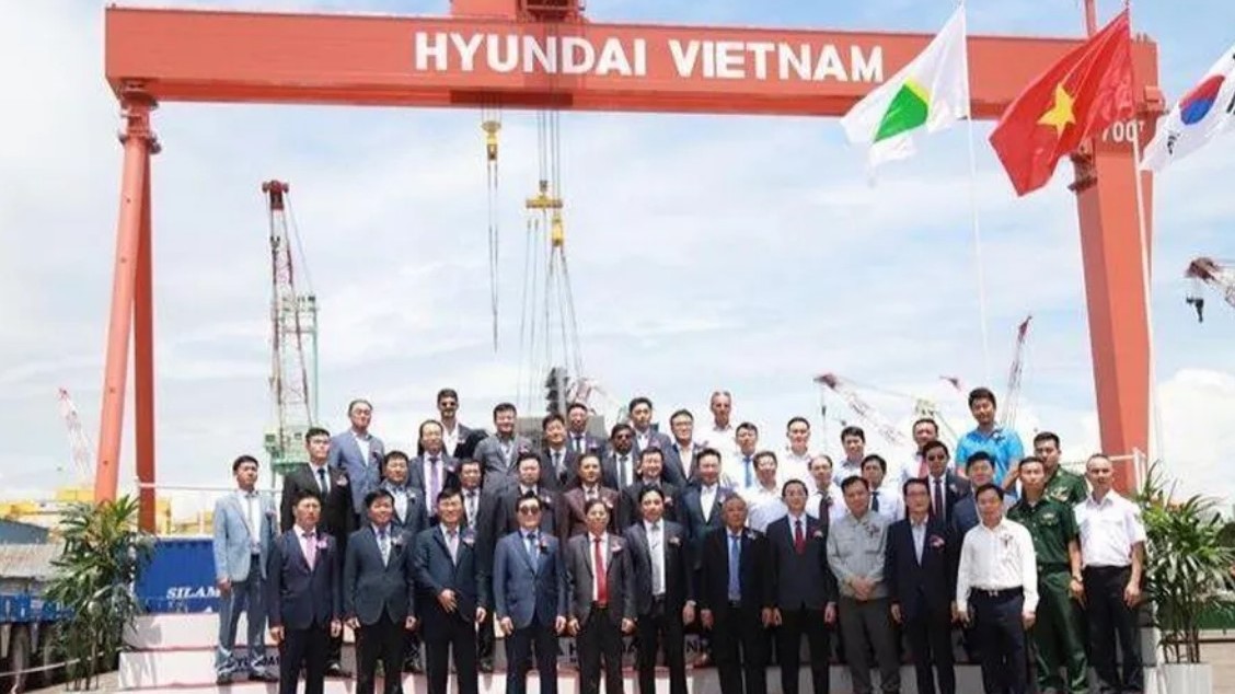 Doanh nghiệp đóng tàu Hyundai Việt Nam đưa vào vận hành cẩu trục 700 tấn - Ảnh 1.
