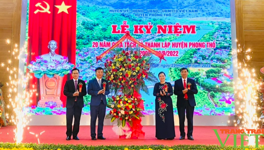 Phong Thổ kỷ niệm 20 năm chia tách và thành lập huyện - Ảnh 4.