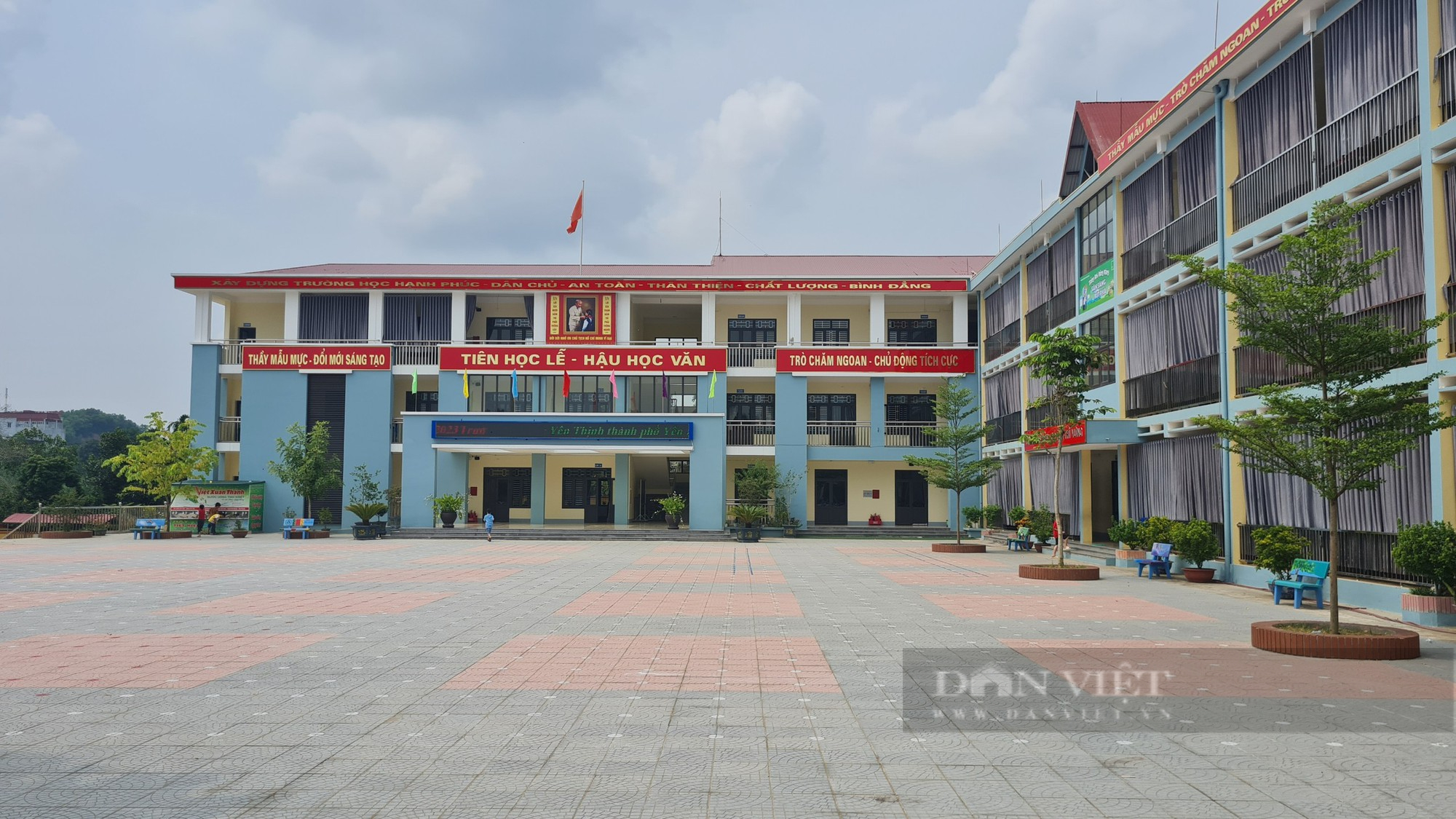 Yên Bái: Bị phụ huynh “tố” ép học sinh học tiếng Anh với giáo viên nước ngoài, Hiệu trưởng lên tiếng - Ảnh 2.