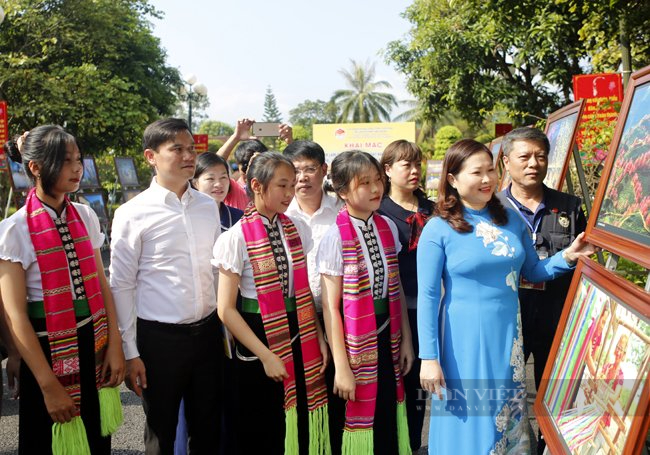 Triển lãm ảnh “Di sản Nghệ thuật Xòe Thái Việt Nam” và “Ảnh đẹp du lịch 8 tỉnh Tây Bắc” - Ảnh 1.