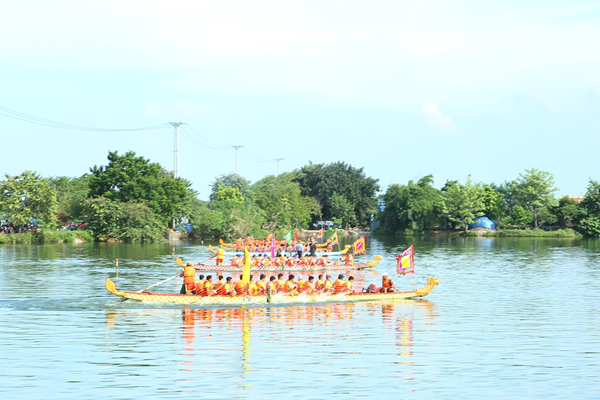 Gần 600 vận động viên tham dự Lễ hội bơi Trải truyền thống quận Hoàng Mai năm 2022 - Ảnh 1.