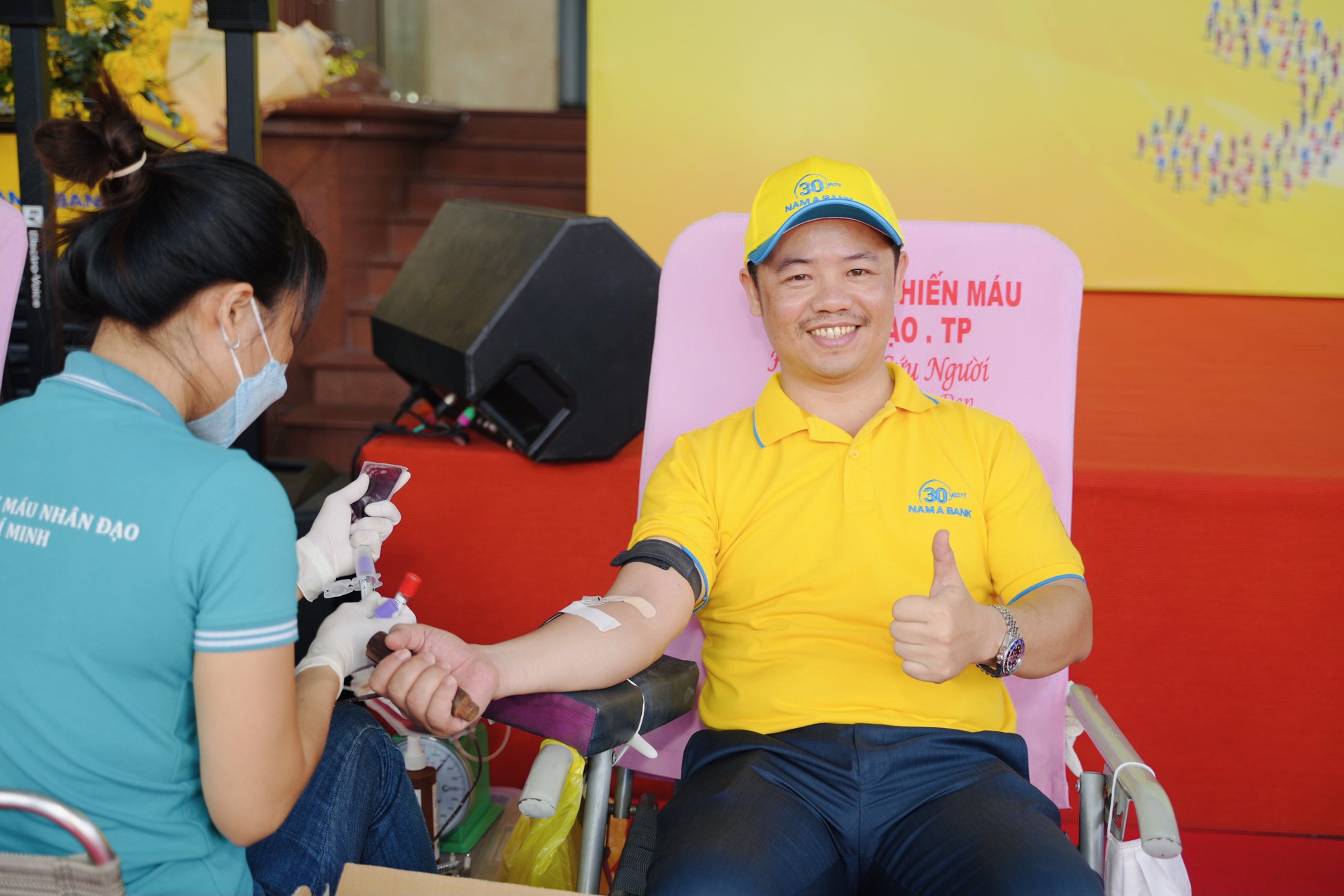 Ngày Hội đỏ 2022: Nam A Bank gửi trao giọt máu yêu thương đến nhiều bệnh nhân - Ảnh 2.