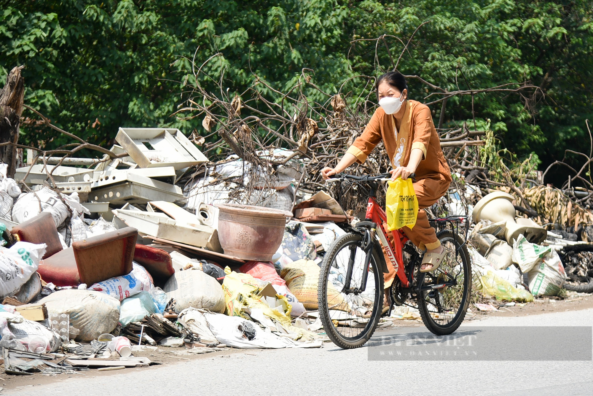 Hà Nội: Sống giữa ngập ngụa rác thải, dân kêu cứu - Ảnh 9.