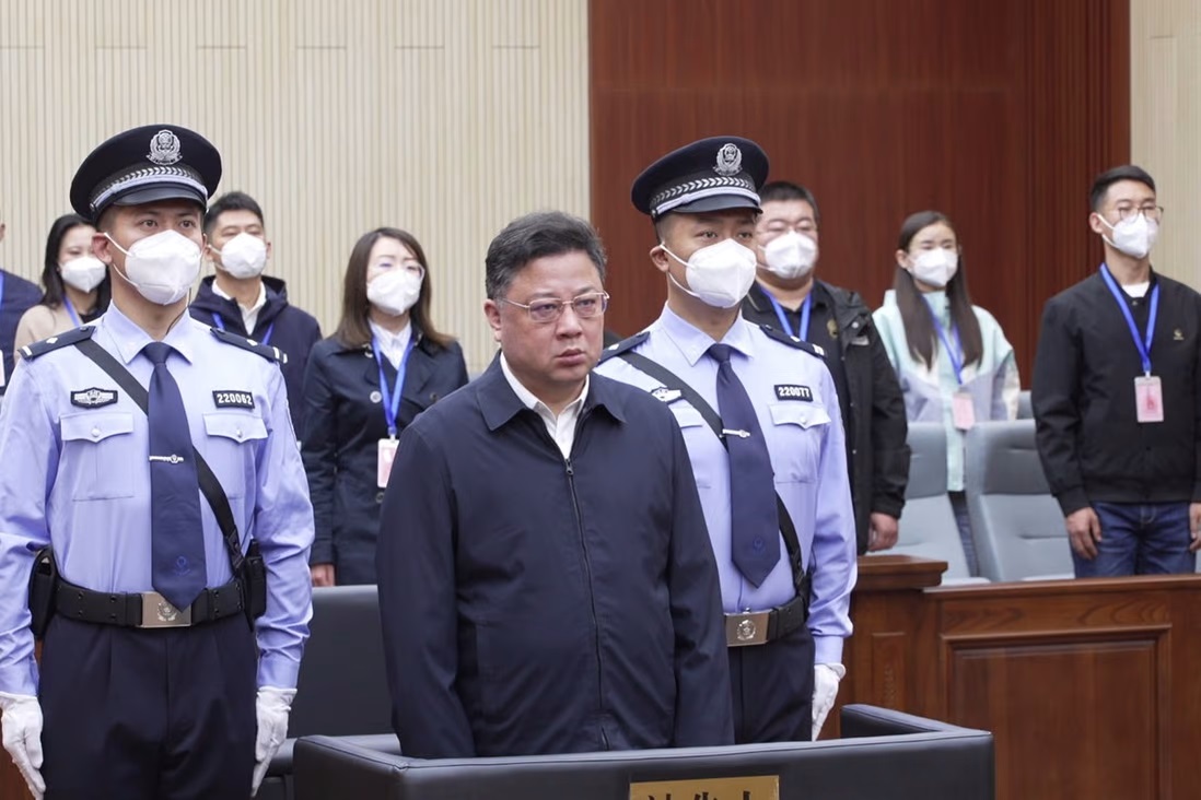 Nhận hối lộ 'khủng', thao túng thị trường chứng khoán, cựu Thứ trưởng Công an Trung Quốc lĩnh án tử hình treo - Ảnh 1.