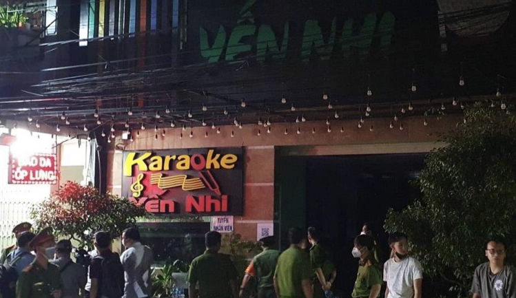 Vi phạm quy định PCCC, karaoke Yến Nhi vừa bị cháy và 10 quán karaoke khác bị tạm đình chỉ hoạt động - Ảnh 1.