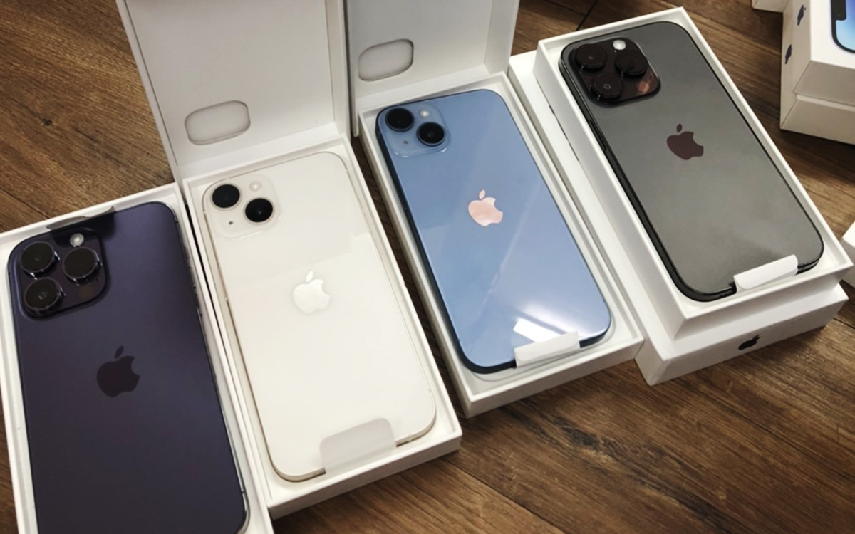 TP.HCM: Phát hiện một người đàn ông xách vali chứa đầy iPhone 14 không rõ nguồn gốc