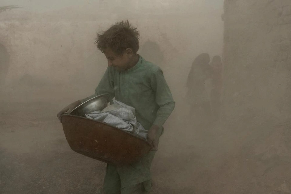 Cuộc sống muôn vàn khổ cực của trẻ em Afghanistan bên những lò gạch - Ảnh 7.
